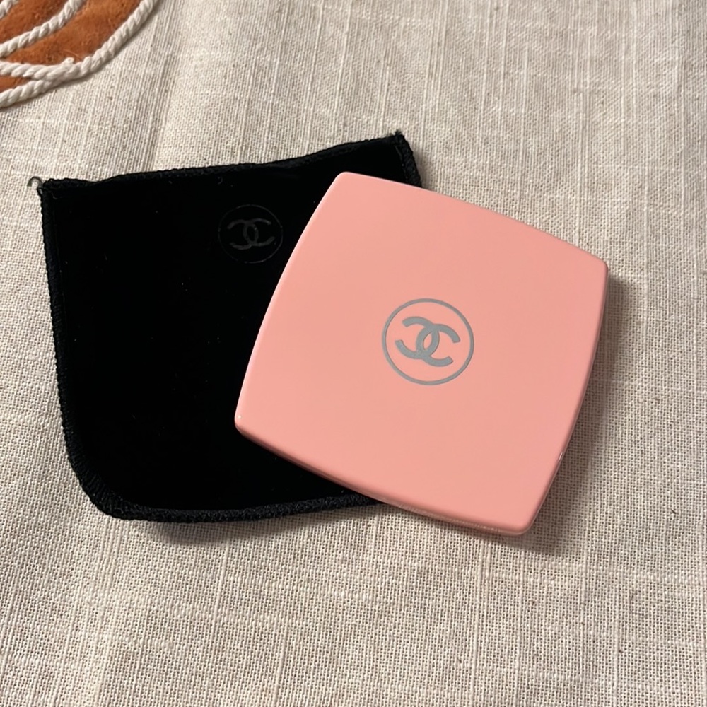 NIB RARE PINK CHANEL LIMITED EDITION  DOUBLE FACETTES MIRROR DUO